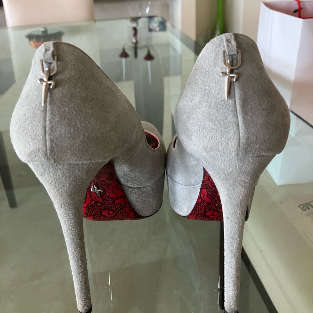 Cesare Paciotti Made In Italy. Dove grey Suede stiletto with platform. - Picture 3 of 8